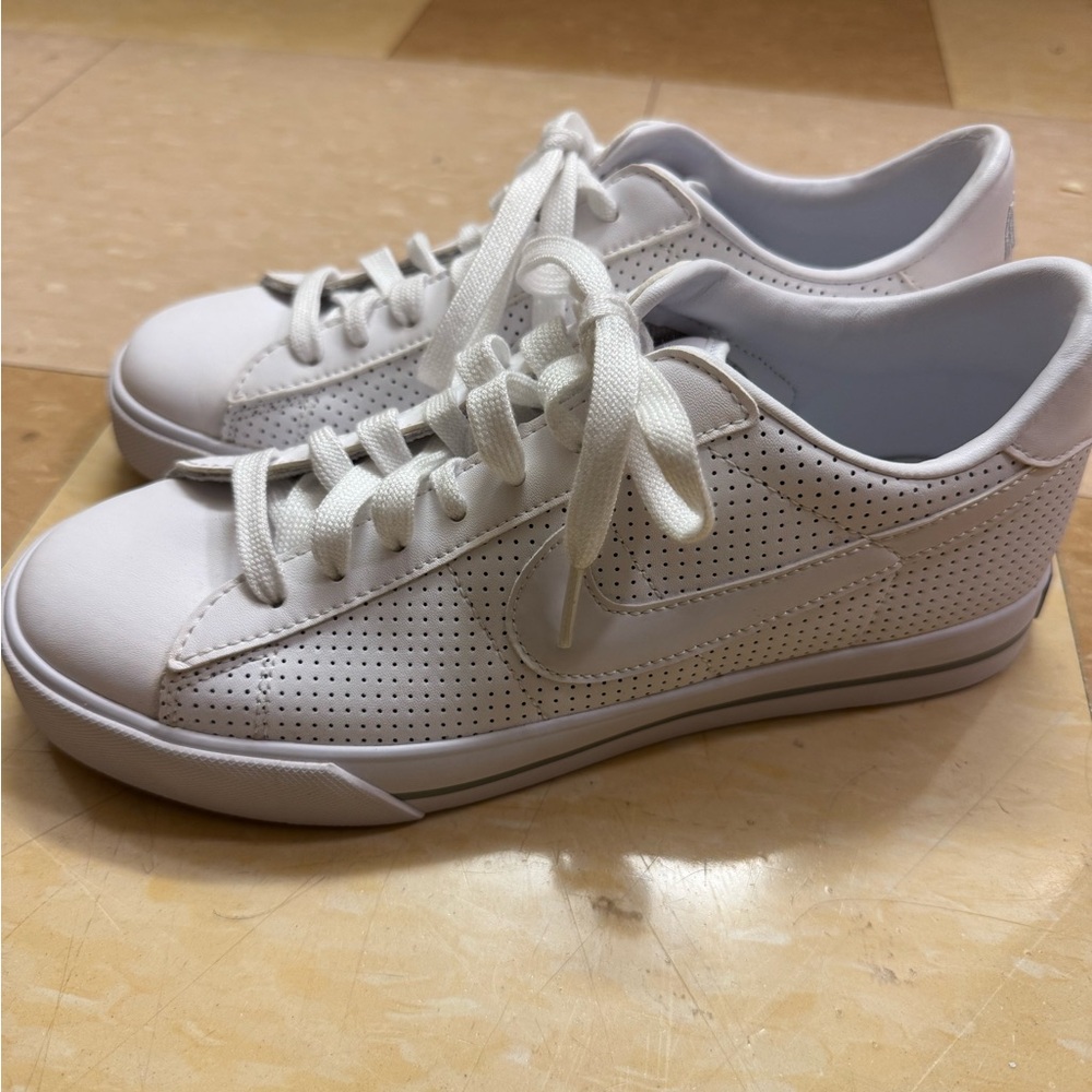 Nike White Women's Sneakers